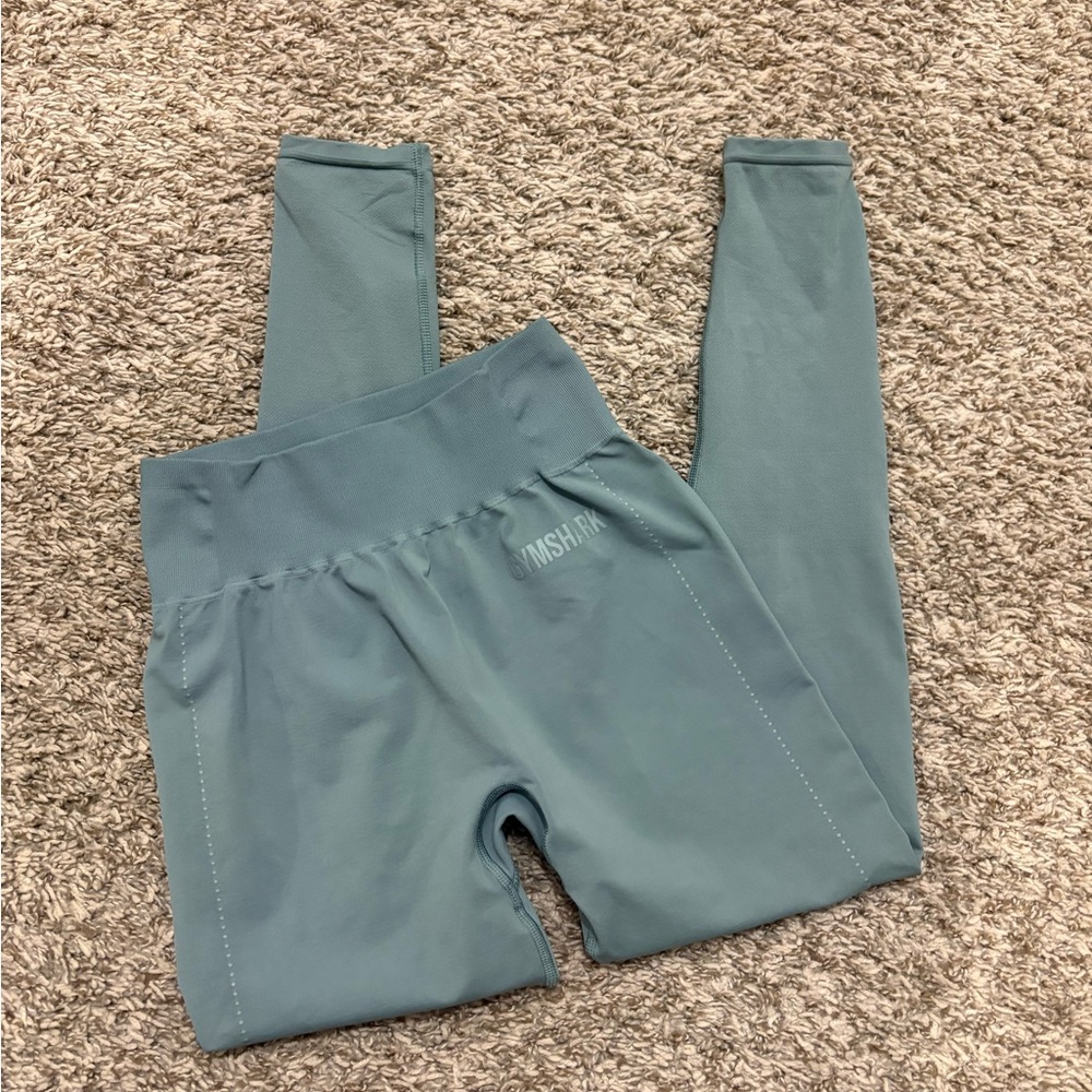Gym shark leggings